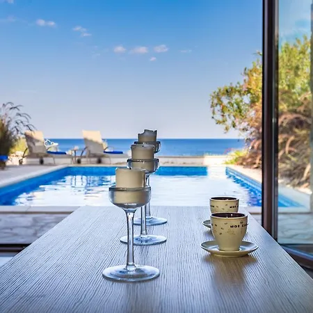 Villa Greko Mare Front Line *