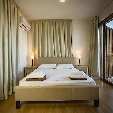 Greko Mare Front Line Vila