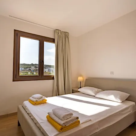 Vila Greko Mare Front Line